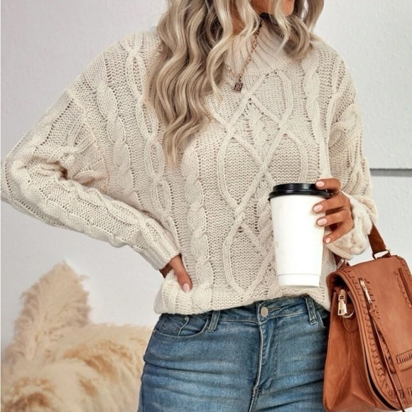 New cable knit turtleneck sweater - Picture 4 of 6